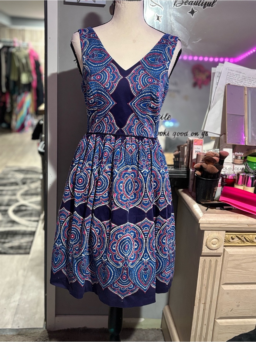 NWOT Maggie London Petite. Sleeveless Navy V-Neck Printed Fit & Flare Dress